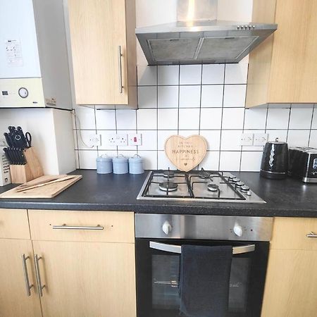 Lovely 3 Bedroom Serviced Apartment In Leytonstone London Luaran gambar