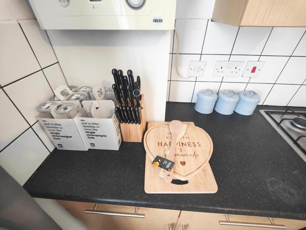 Lovely 3 Bedroom Serviced Apartment In Leytonstone London Luaran gambar