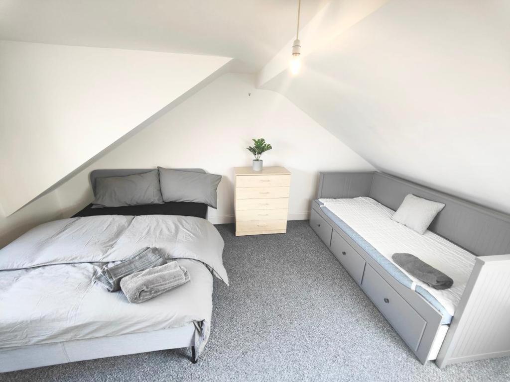 Lovely 3 Bedroom Serviced Apartment In Leytonstone London Luaran gambar