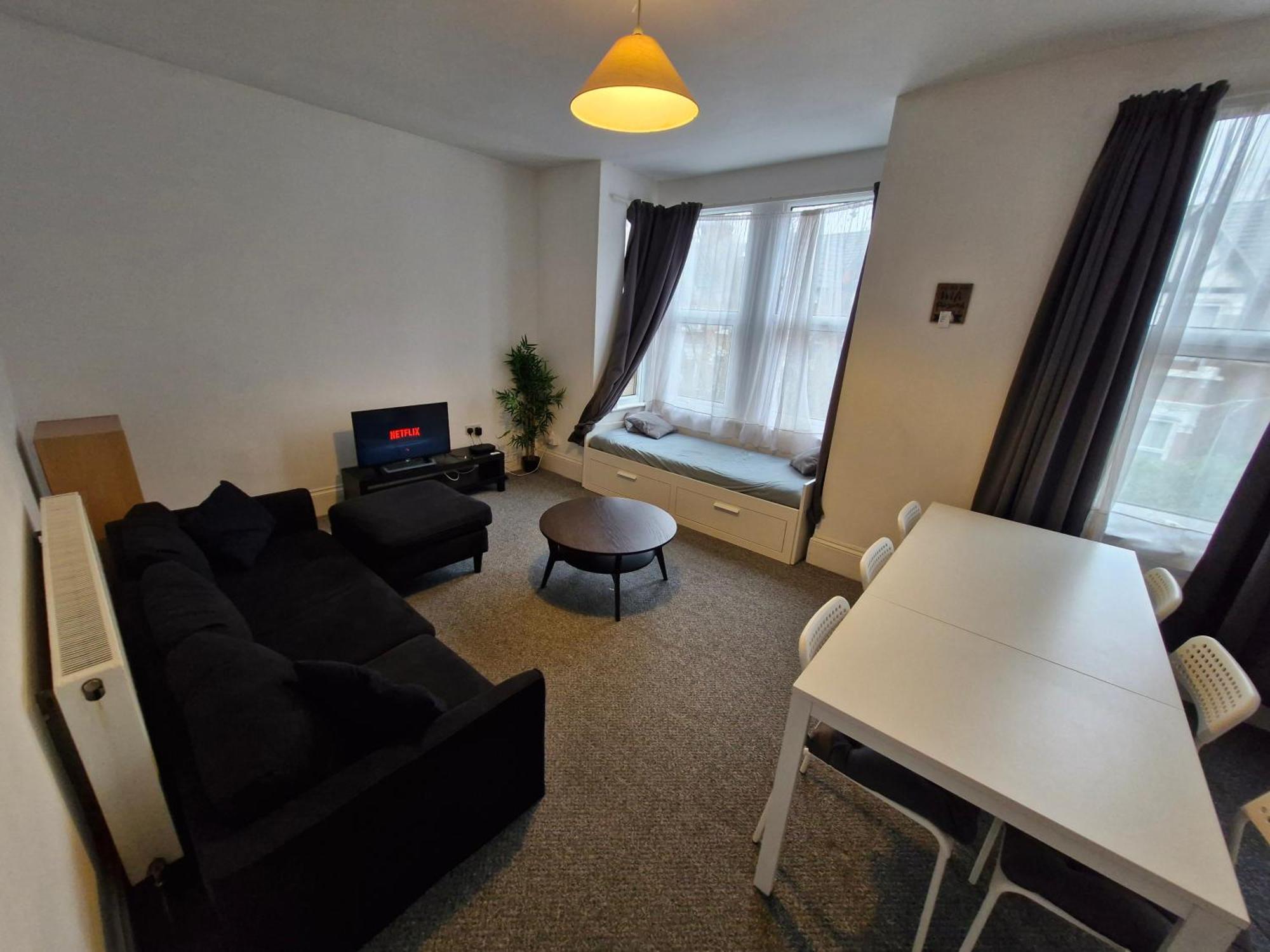 Lovely 3 Bedroom Serviced Apartment In Leytonstone London Luaran gambar
